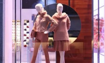 How to display double mannequin in window