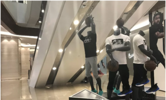 Create a new concept window-environmentally friendly sports mannequin debut!
