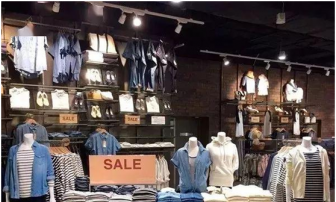 Highlights of shop display in summer