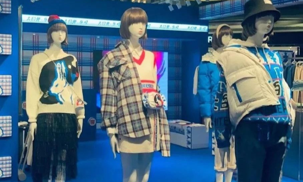 Summer ‘s windows Display