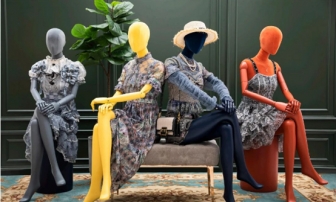 How to hang clothes without mannequin