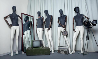 Creating an interactive experience with window models: the art of stimulating cu